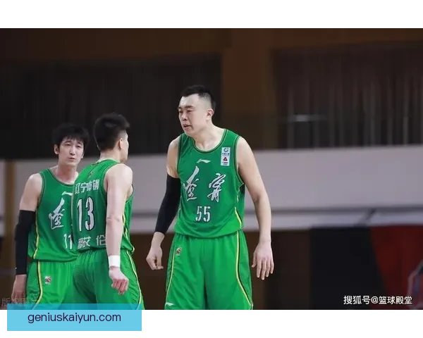 霍奇森执教理念强调战术纪律与团队协作，注重防守组织与比赛控制